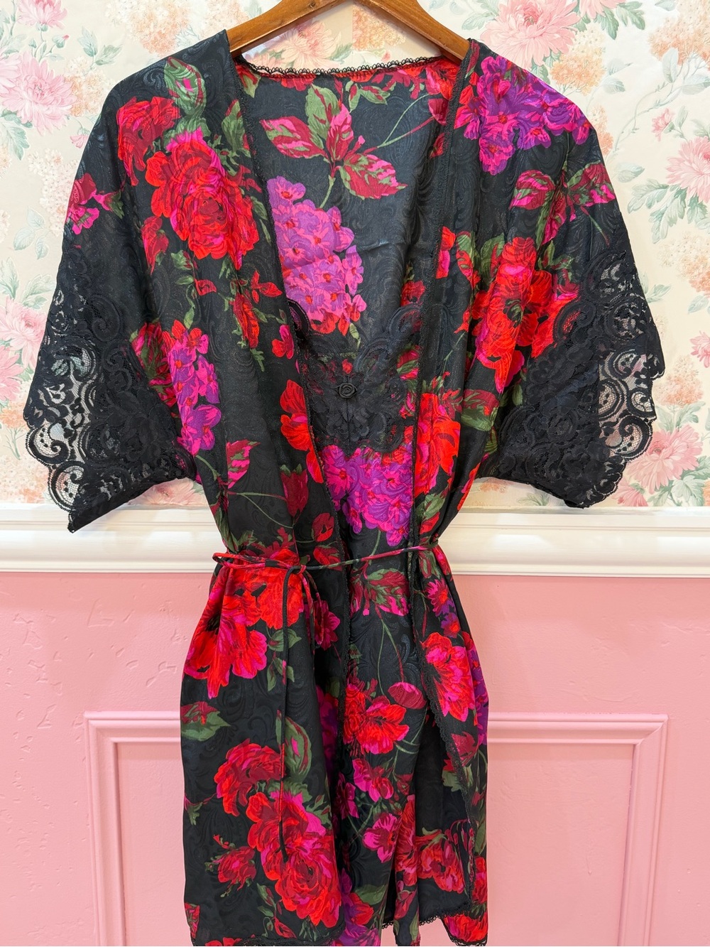 2 piece set Black Floral Lace Trim Kimono Robe - Red & Fuchsia Flowers